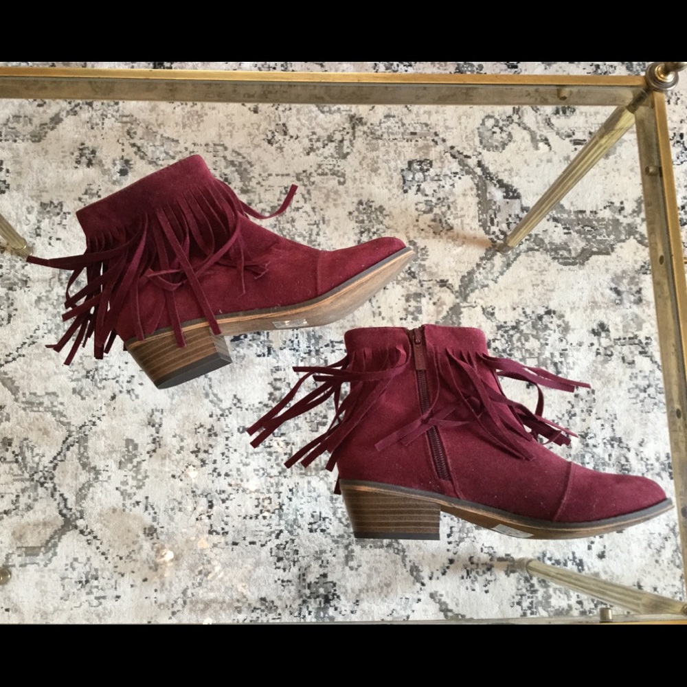 NWOT. Fringed Booties